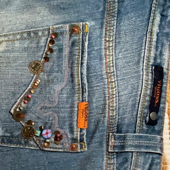 Vigos jean with with distressed seat but accessory and slight flare leg - Picture 8 of 8